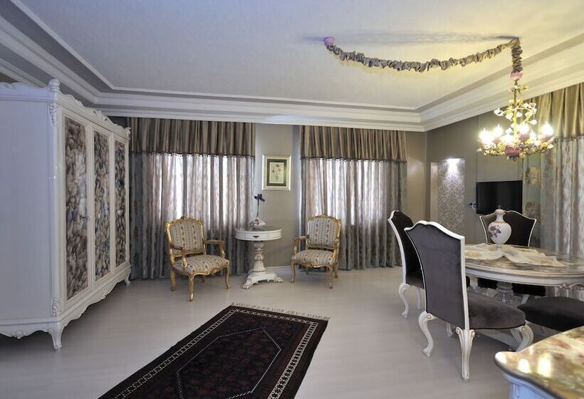 جناح, Grand Atakum