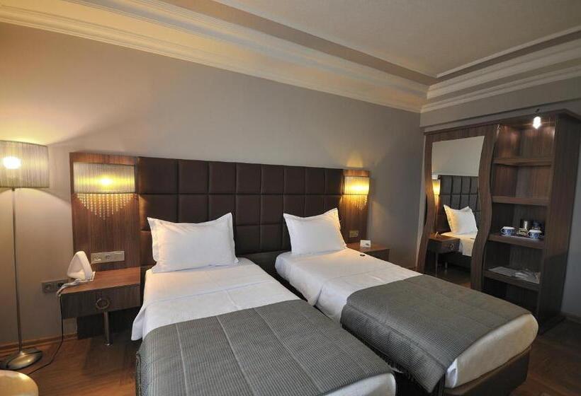 غرفة قياسية, Grand Atakum