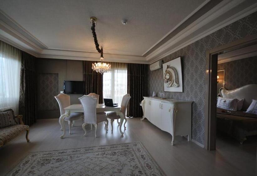 جناح, Grand Atakum