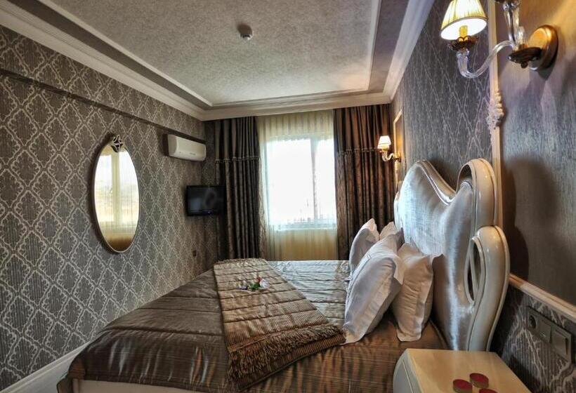 جناح, Grand Atakum