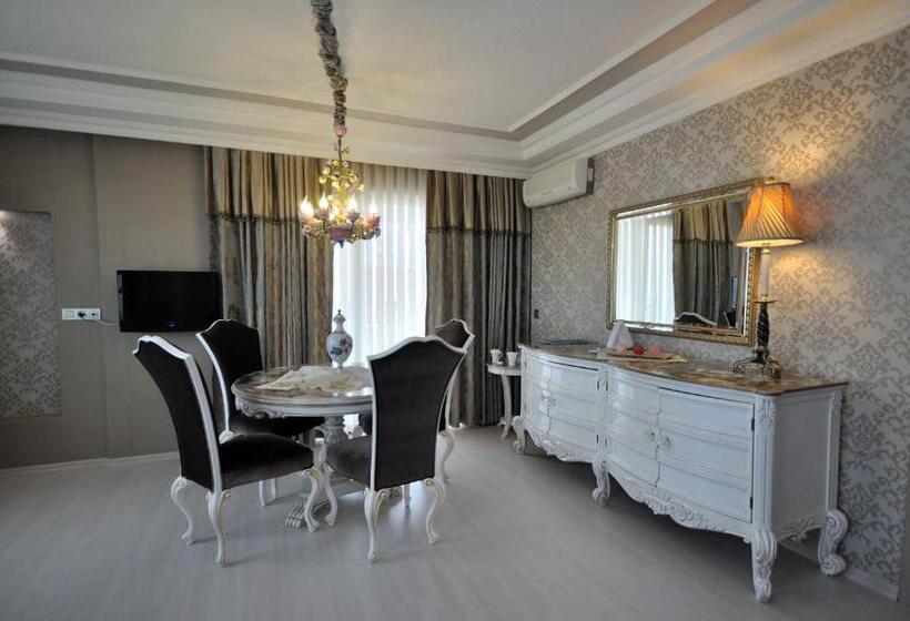 جناح, Grand Atakum