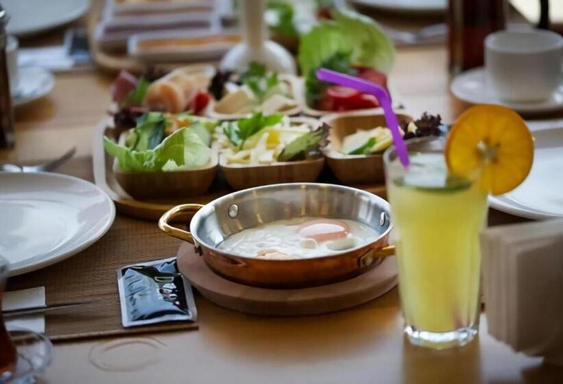 غرفة ديلوكس, Grand Atakum