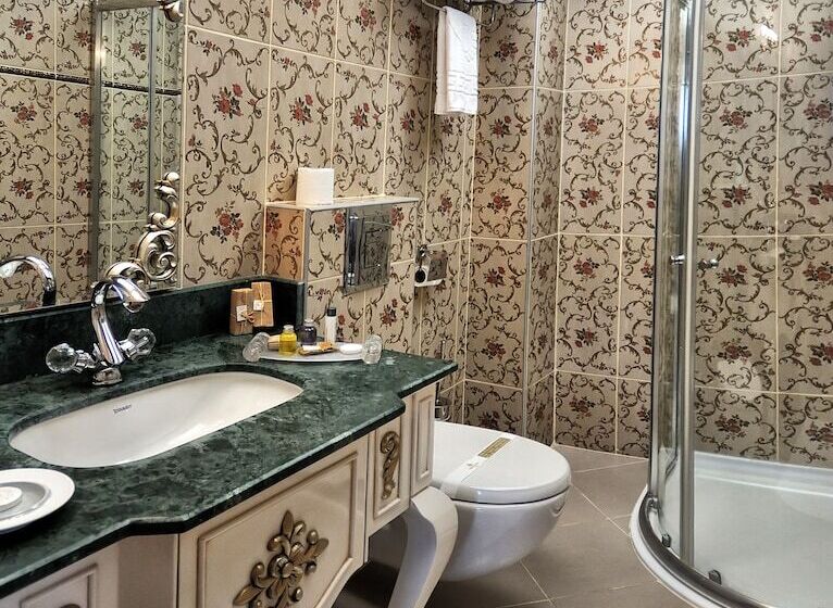 جناح, Grand Atakum