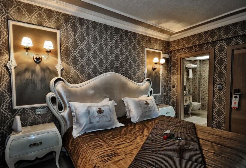 جناح, Grand Atakum