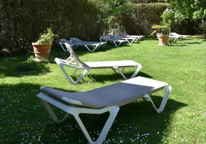 スタンダードルーム, Demeures Et Châteaux Hôtel L Hermitage