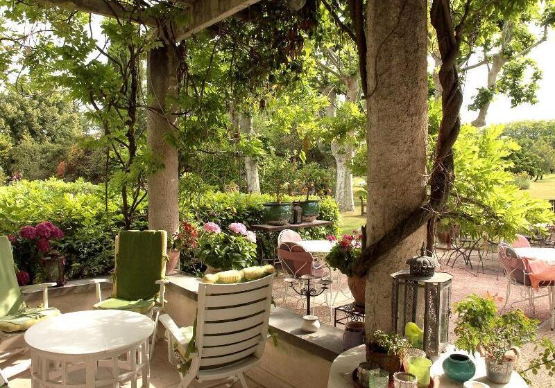 Номер Стандарт, Demeures Et Châteaux Hôtel L Hermitage