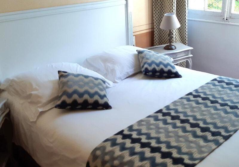 Номер Стандарт Трехместный, Demeures Et Châteaux Hôtel L Hermitage