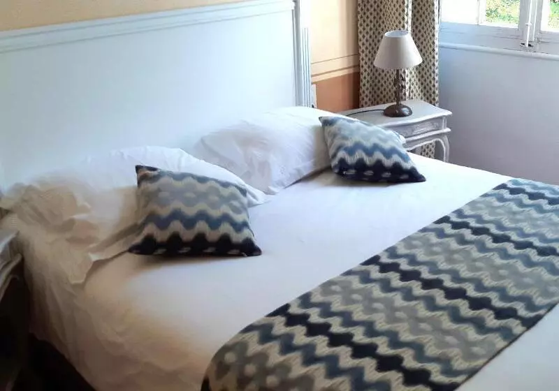 スタンダードトリプルルーム, Demeures Et Châteaux Hôtel L Hermitage