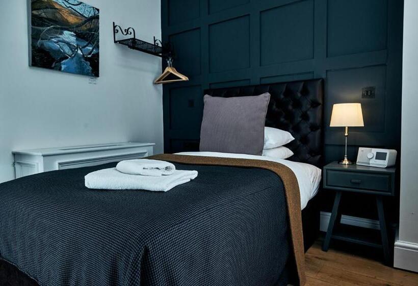 غرفة كلاسيكية فردية, The Brown S