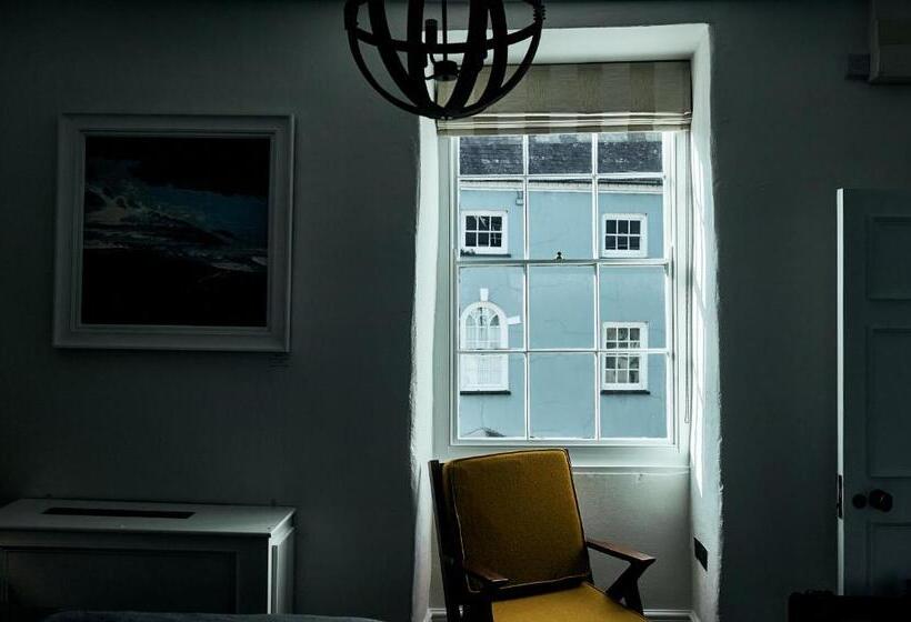 古典房间, The Brown S