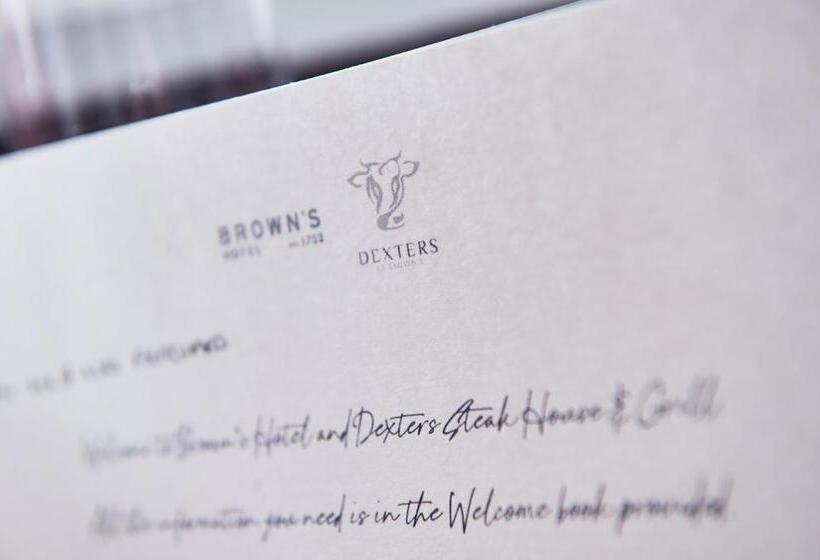 غرفة كلاسيكية, The Brown S