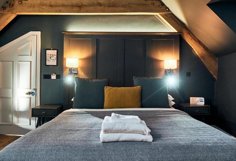 جناح جونيور, The Brown S