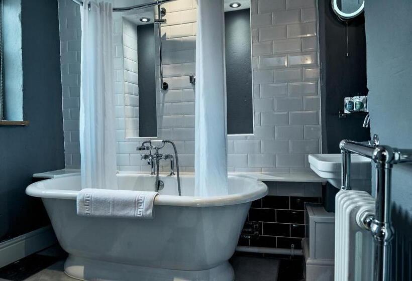 غرفة سوبيريور, The Brown S