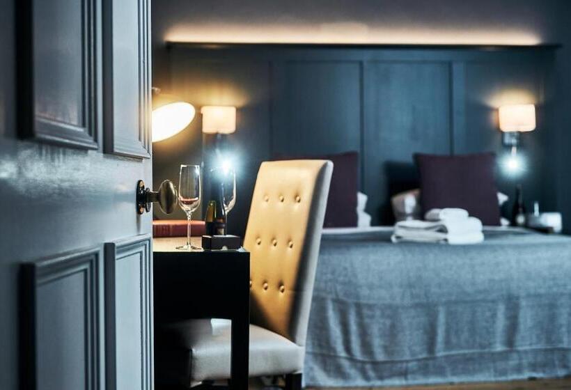 غرفة سوبيريور, The Brown S