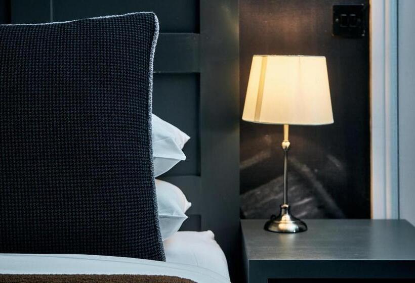 古典房间, The Brown S