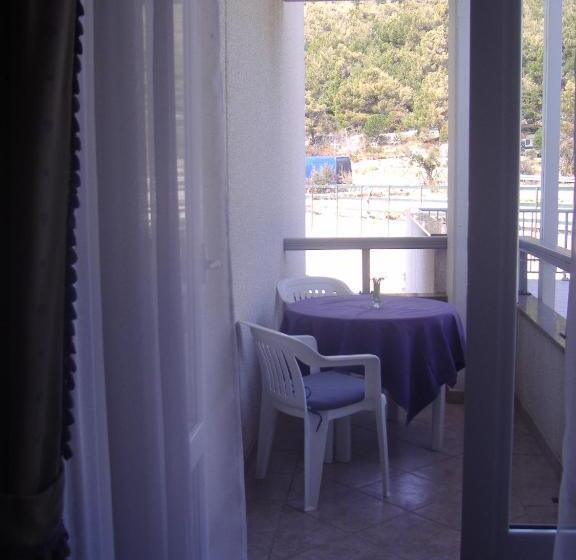 غرفة قياسية, Zlatni Lav