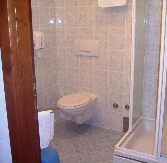 غرفة قياسية مزوَّدة بشُرفة, Zlatni Lav