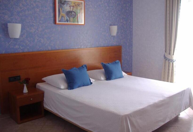 غرفة قياسية مزوَّدة بشُرفة, Zlatni Lav