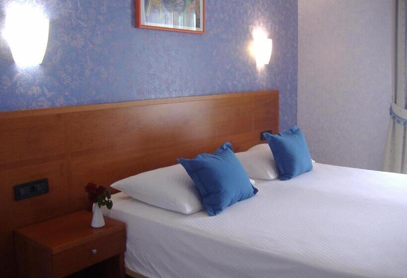 غرفة قياسية مزوَّدة بشُرفة, Zlatni Lav