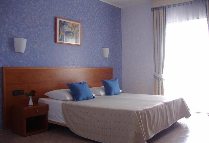 غرفة قياسية مزوَّدة بشُرفة, Zlatni Lav