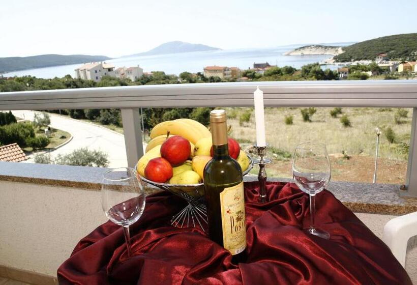 غرفة قياسية مزوَّدة بشُرفة, Zlatni Lav