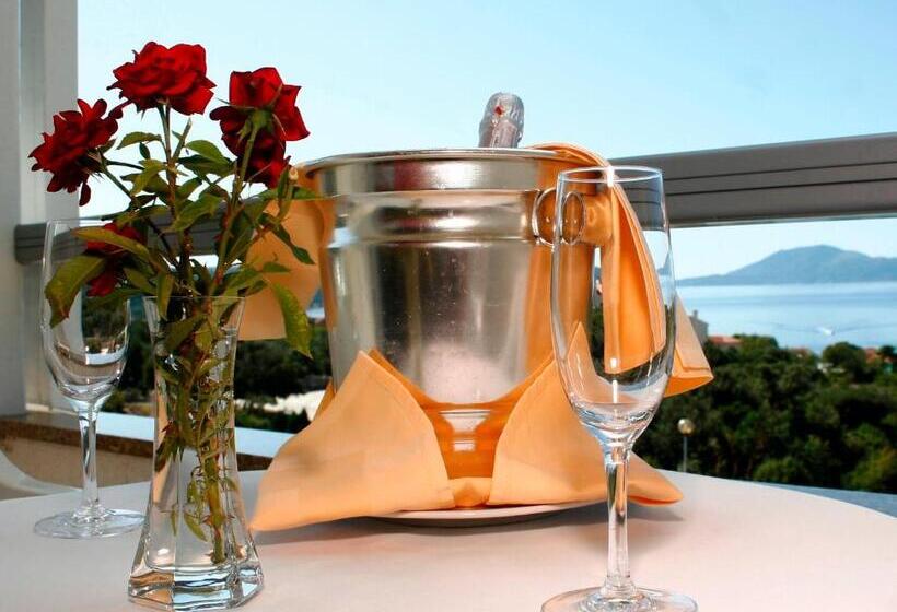 جناح دوبلكس, Zlatni Lav