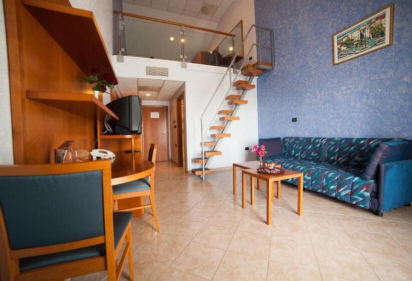 جناح دوبلكس, Zlatni Lav