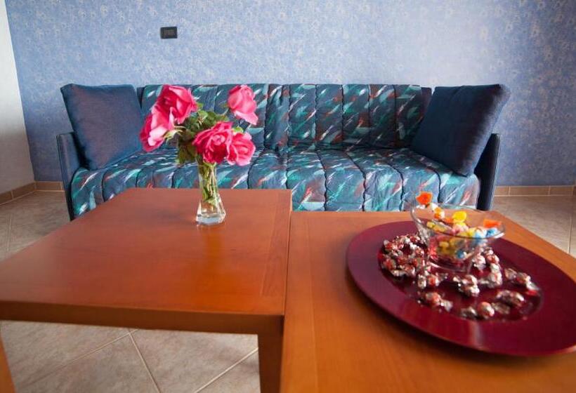 جناح دوبلكس, Zlatni Lav