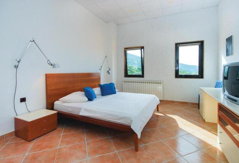 شقة ديلوكس 3 غرف نوم مطلة على البحر, Zlatni Lav