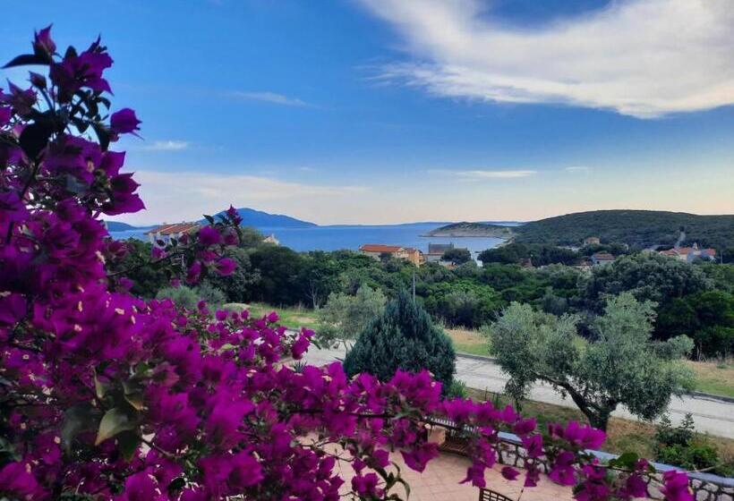 شقة ديلوكس 3 غرف نوم مطلة على البحر, Zlatni Lav