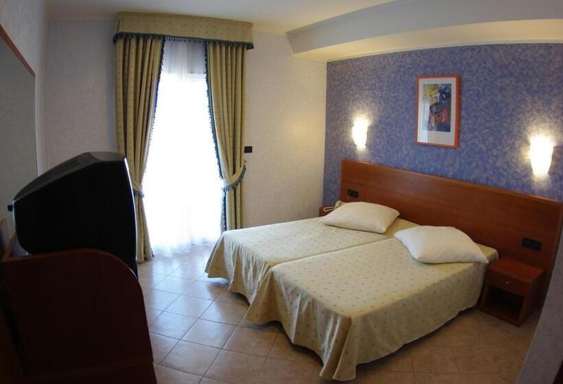 غرفة قياسية مزوَّدة بشُرفة, Zlatni Lav