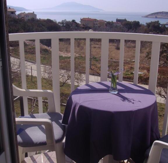 غرفة قياسية مزوَّدة بشُرفة, Zlatni Lav