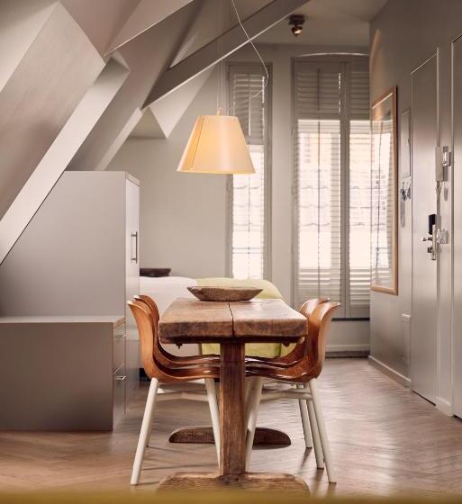 سوییت جونیور, Miss Blanche