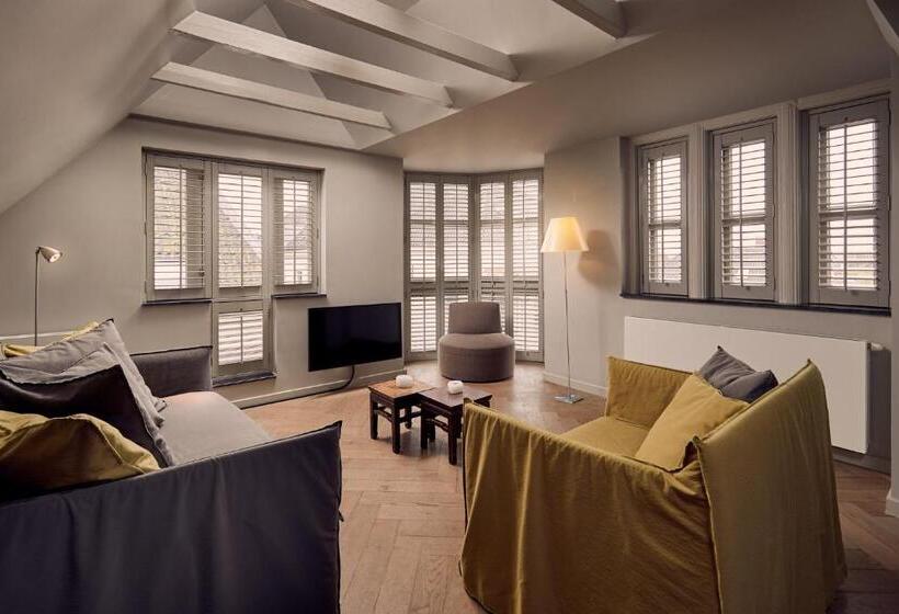 سوییت جونیور, Miss Blanche