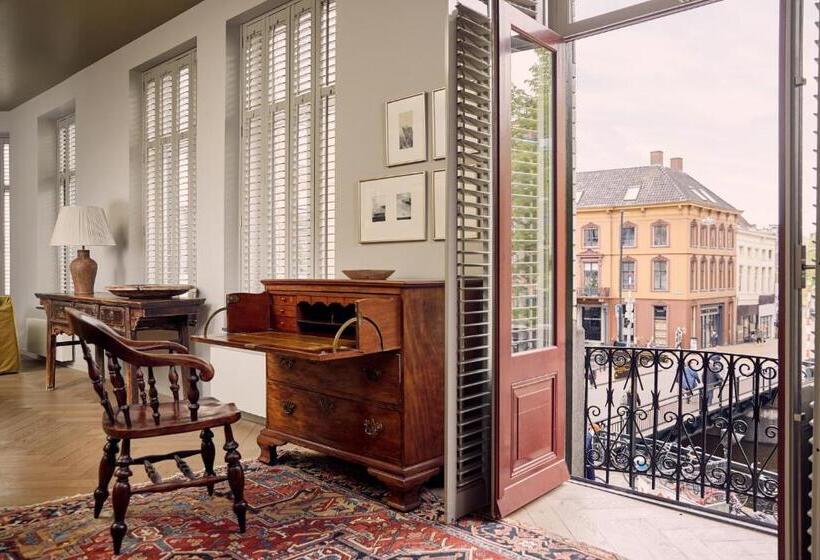 سوییت جونیور, Miss Blanche