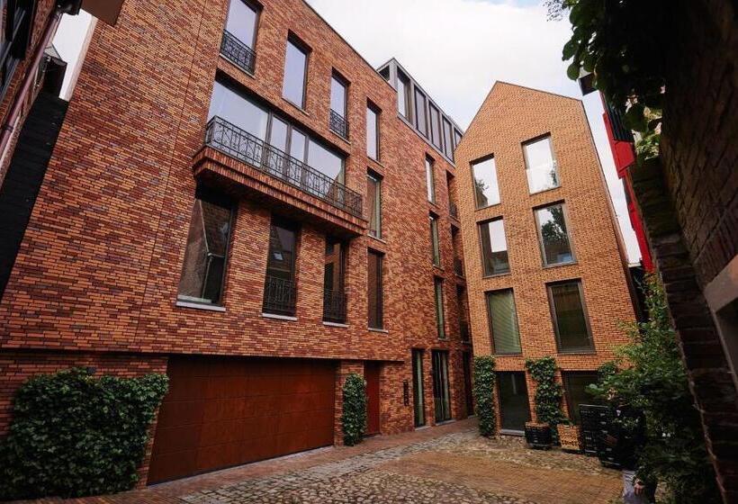 سوییت, Miss Blanche