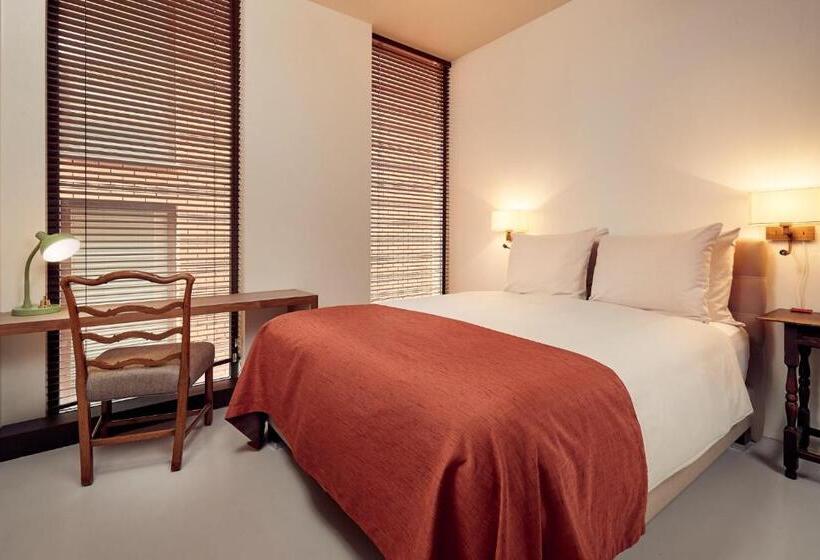 سوییت اجرایی, Miss Blanche