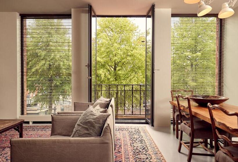 سوییت اجرایی, Miss Blanche