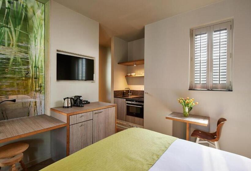 اتاق استاندارد, Miss Blanche