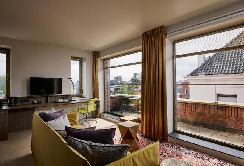 سوییت لوکس, Miss Blanche