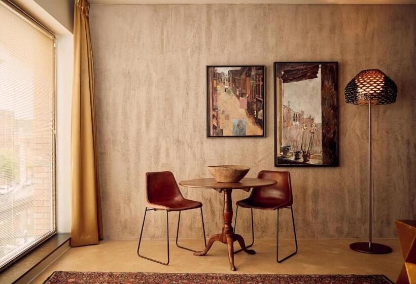 سوییت لوکس, Miss Blanche