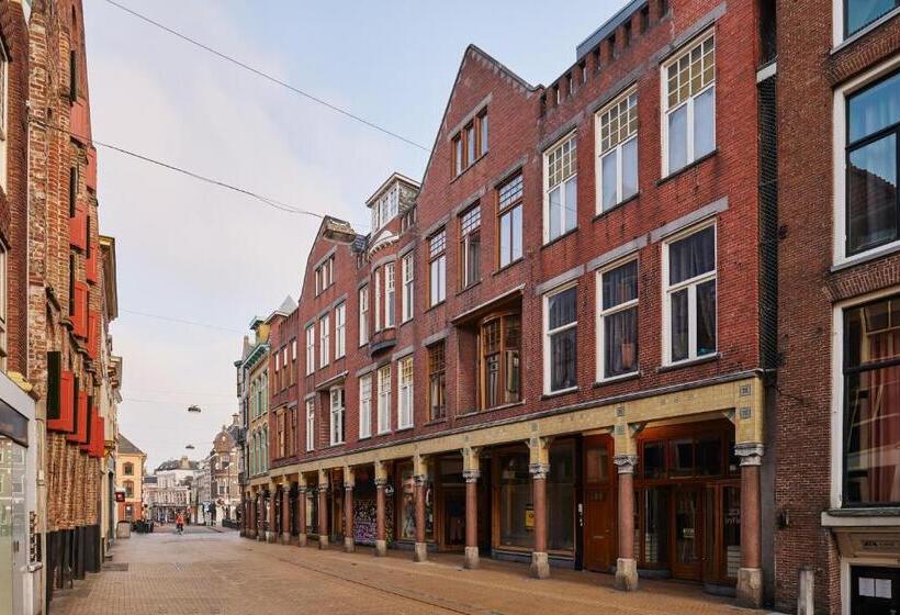 استودیوی استاندارد, Miss Blanche