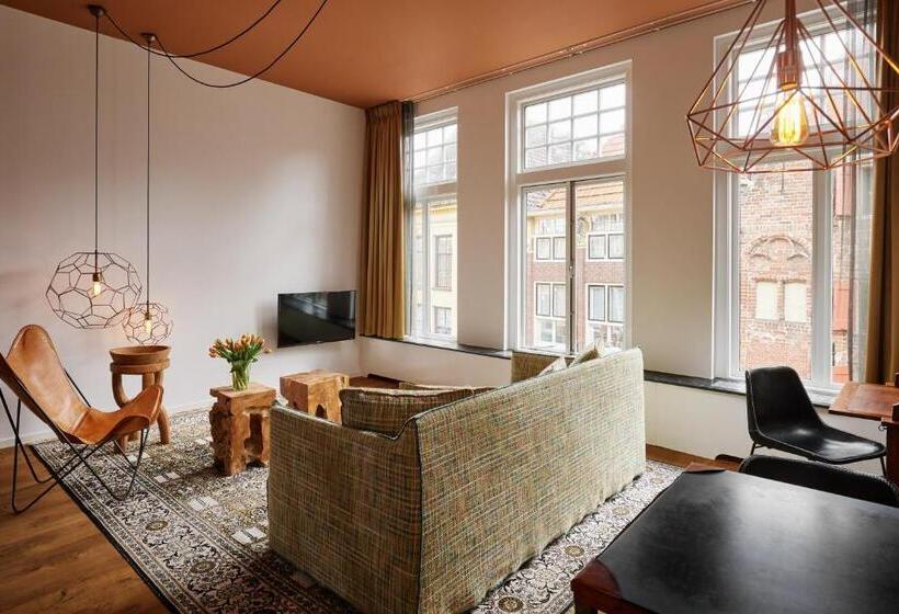 استودیوی استاندارد, Miss Blanche