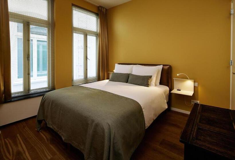 استودیوی استاندارد, Miss Blanche