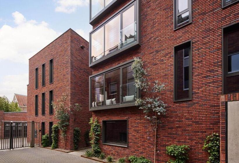 استودیوی استاندارد, Miss Blanche