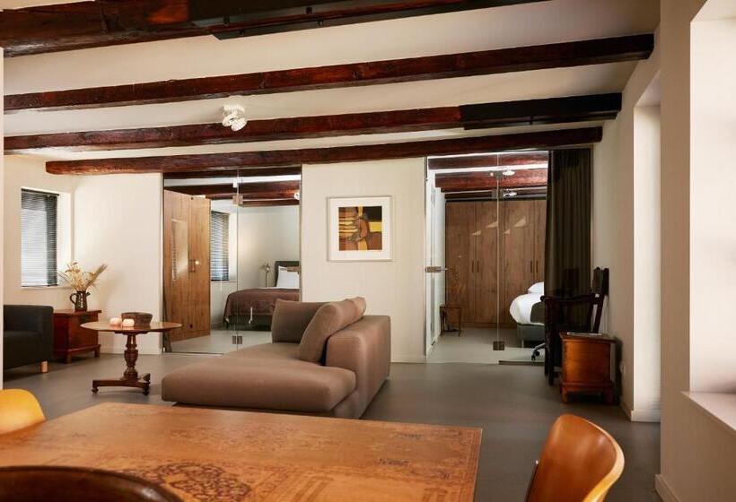 آپارتمان 2 خوابه, Miss Blanche