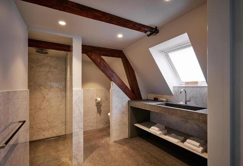 آپارتمان 1 خوابه, Miss Blanche