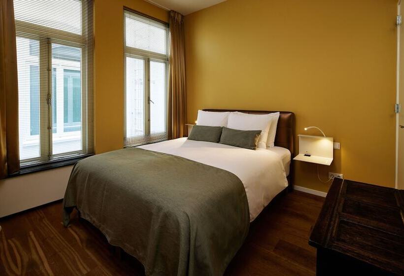 استودیوی استاندارد, Miss Blanche