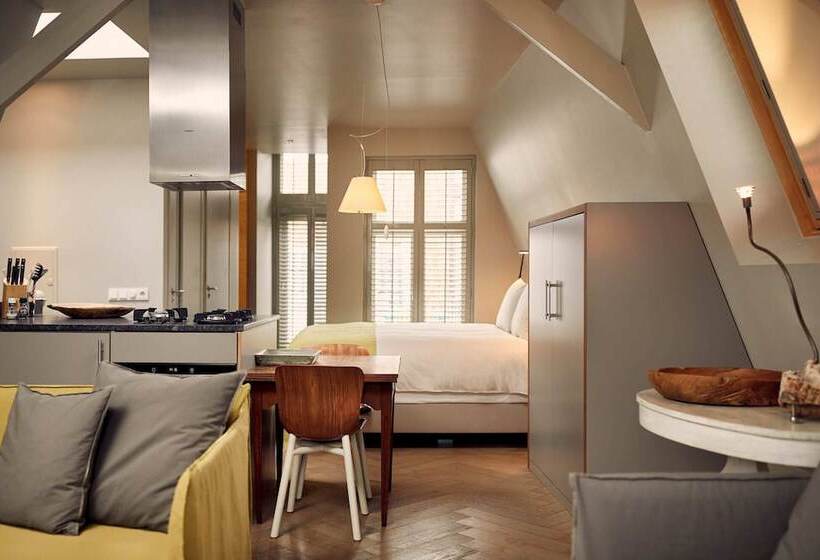 استودیوی استاندارد, Miss Blanche