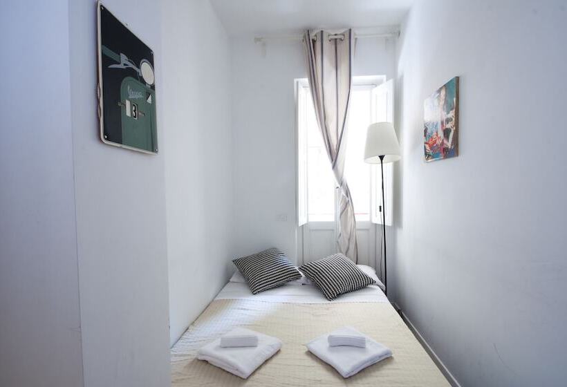 اتاق استاندارد یک نفره, Colosseo Con Il Cuore